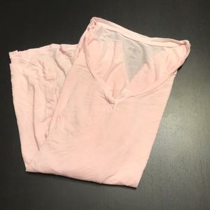 3/4 sleeve light shirt.